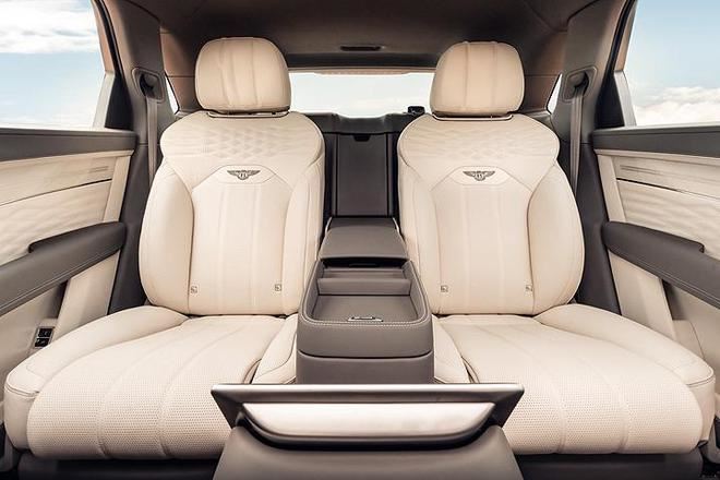 Bentley, známé jako nejluxusnější autosedačka v historii, zveřejnilo další in...