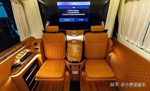 Mercedes-Benz Sprinter Devítimístný karavan s královským interiérem