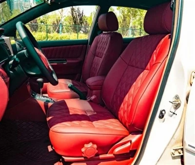 Starý vzhled starého muže se změnil. Upgrade interiéru Toyota Corolla na míru