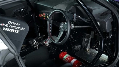 Automobil Toyota GR Supra Drift upravený HKS vybavený motorem 2JZ.