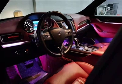 Maserati Levante upravuje 64-barevná ambientní světla, aby obohatila hodnotu ...