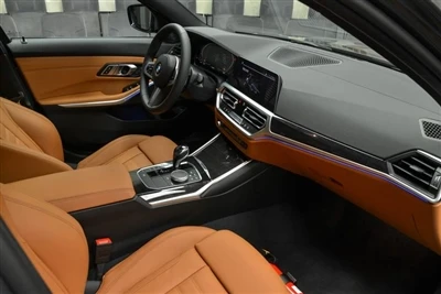 BMW představilo novou upravenou verzi BMW 330i.