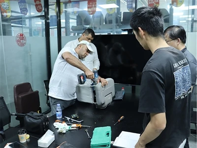 Výroba autosedaček Xiamen Kench vítá zahraniční zákazníky k návštěvě