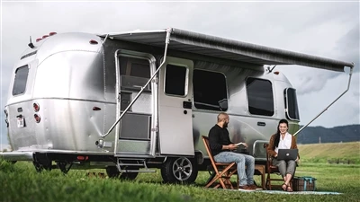 Dodávky Volkswagen nadále přitahují nadšence dodávek